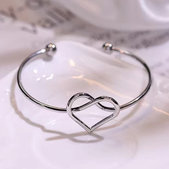‼️LAST ONE‼️ NWT 💙♥️💜 STAINLESS STEEL WIRE HEART OPEN CUFF BRACELET Unisex OS - Picture 1 of 7